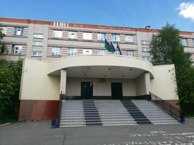 Центральный вход в школу