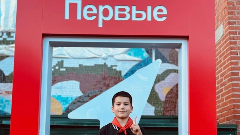 Мальчишки из 4 с класса принимают участие во Всероссийской акции Движения Первых «Рядом с родными», посвященной Дню семьи, любви и верности.